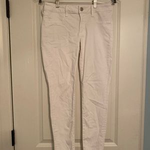 AMERICAN EAGLE WHITE SKINNY JEANS